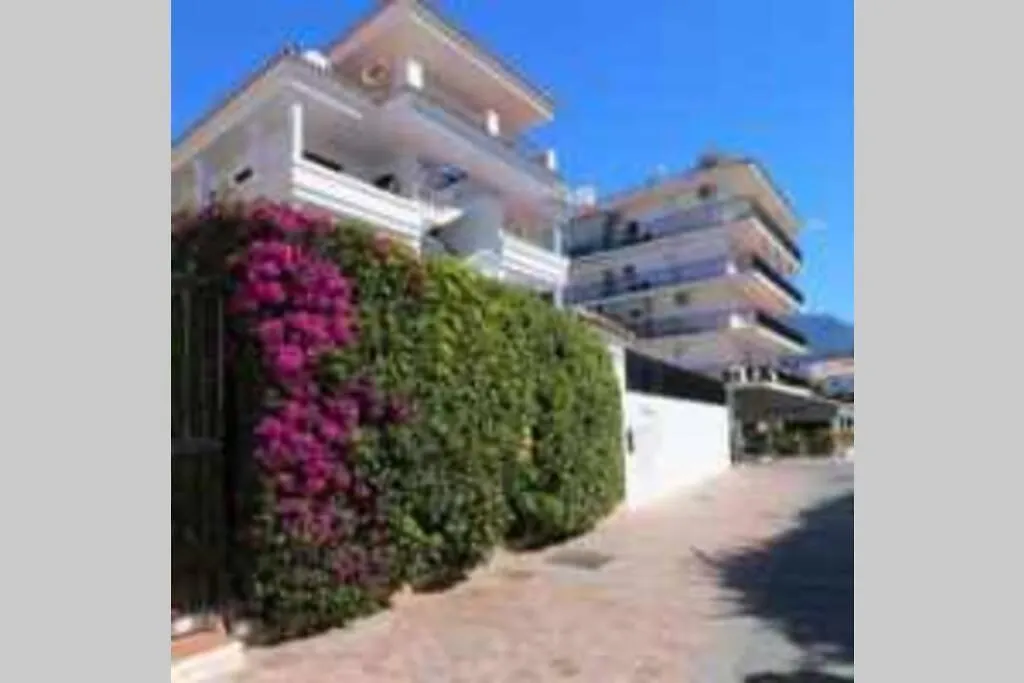 2 Bedroom Calle Carabeo, Free Wi-Fi Nerja 0*,  Espagne